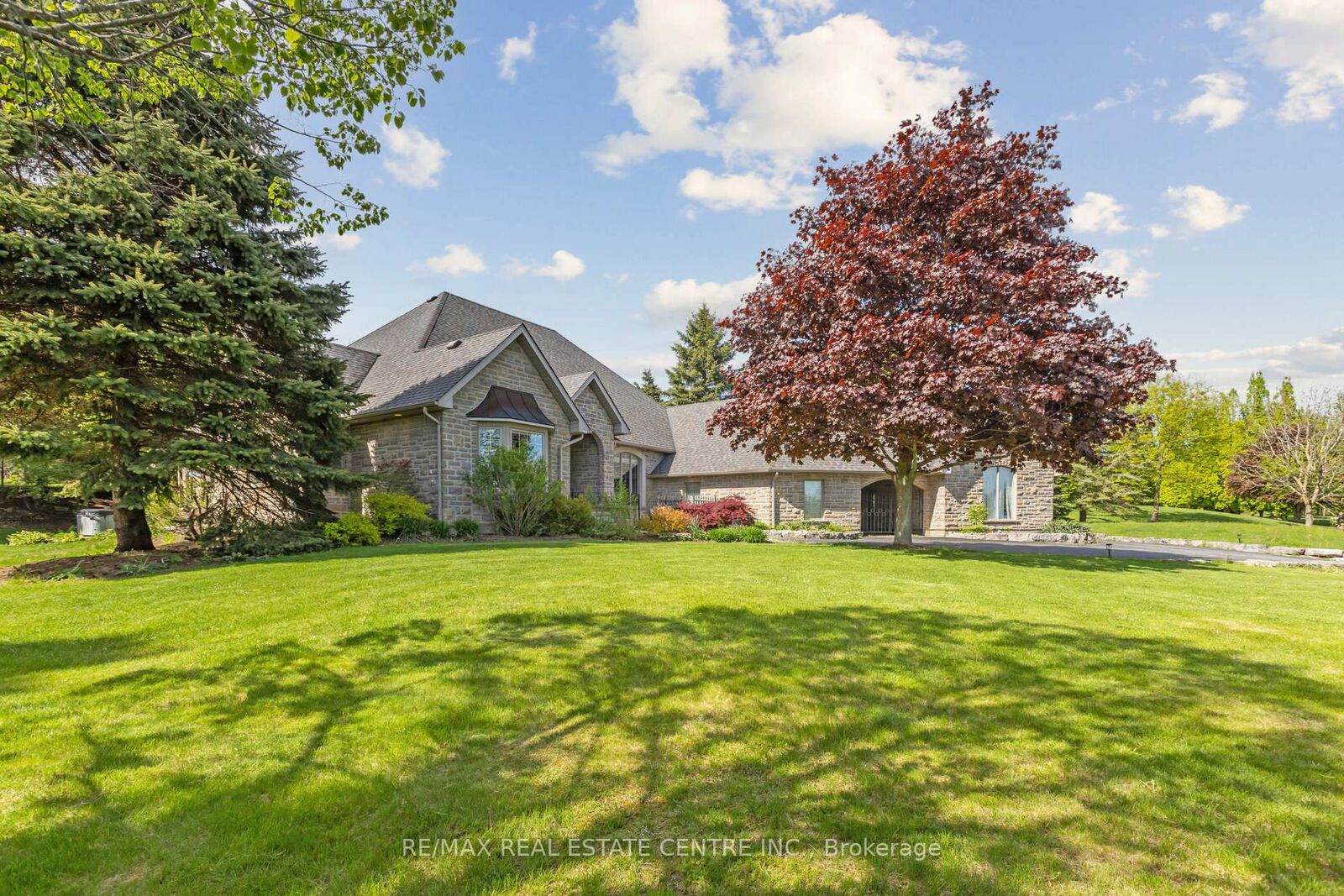 Property Photo: 6 Fox Run Road ON N1H 6H9