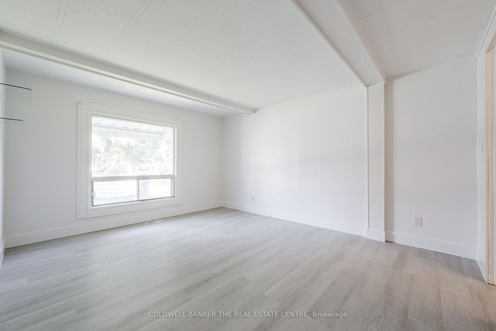 Property Photo: 17 Linden Lane ON L9S 1P4