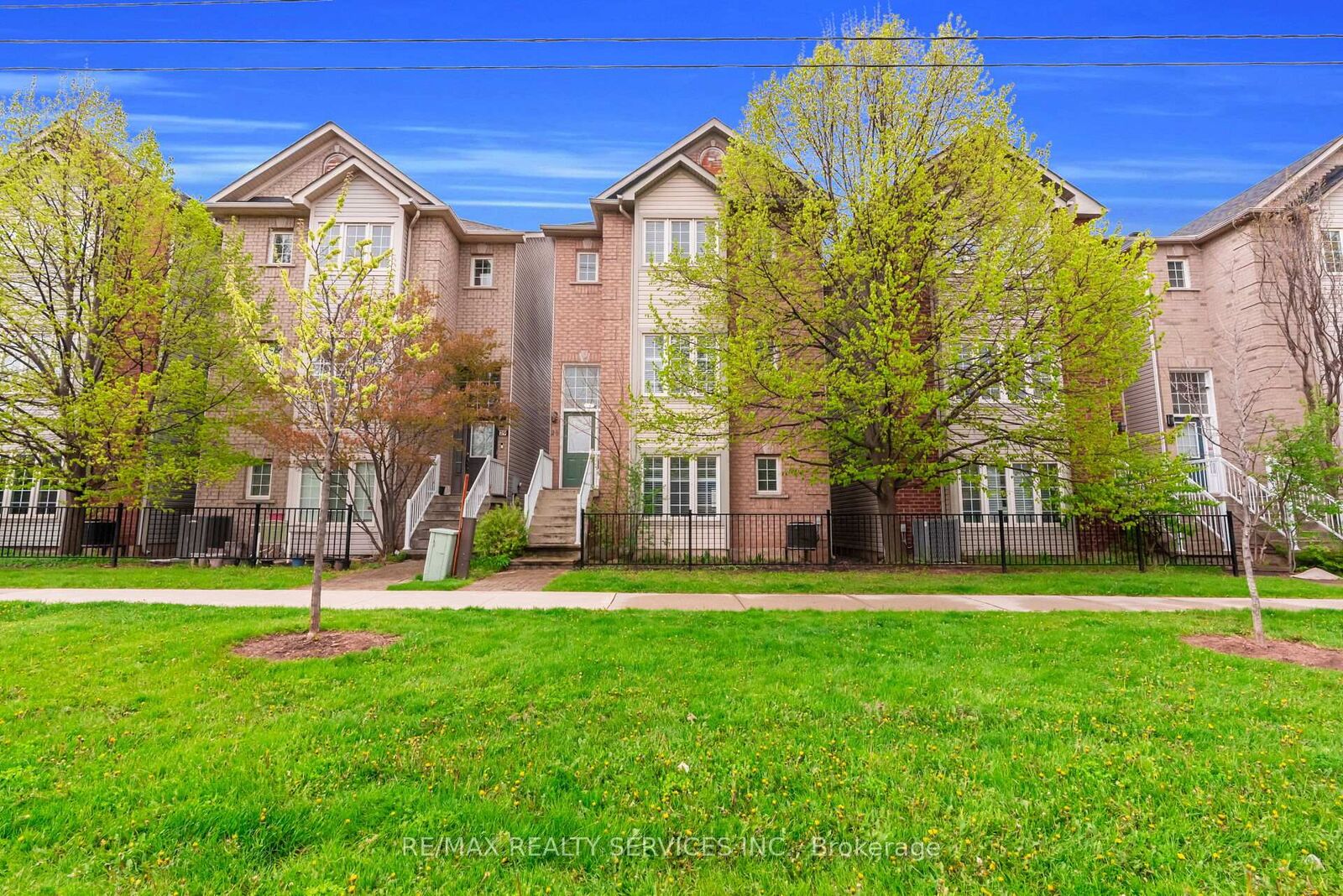 Property Photo: 5110 Fairview Street 28 ON L7L 7H6
