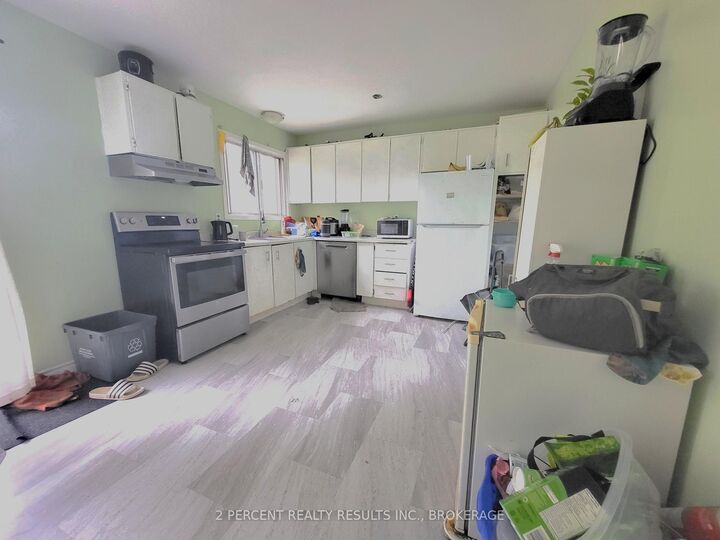 Property Photo: 928 Oakview Avenue ON K7M 6V6