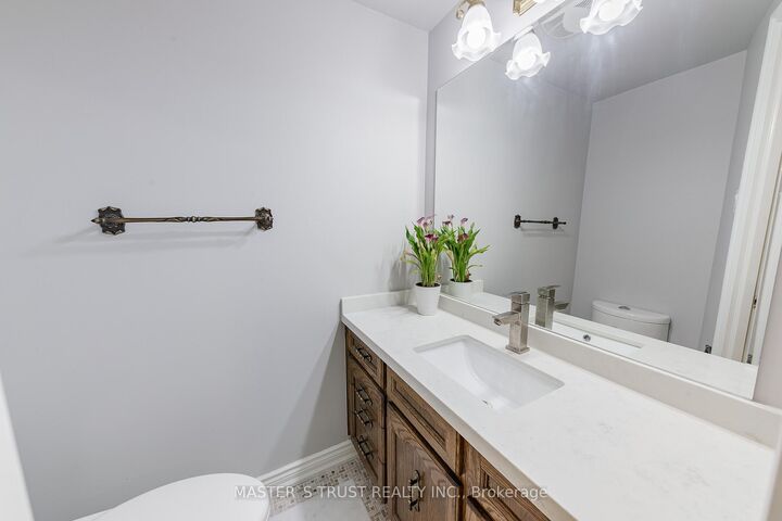 Property Photo: 243 Burbank Drive ON M2K 2S4