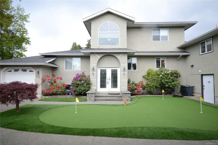 Property Photo: 1143 Greenwood Ave #B BC V9A 5K7