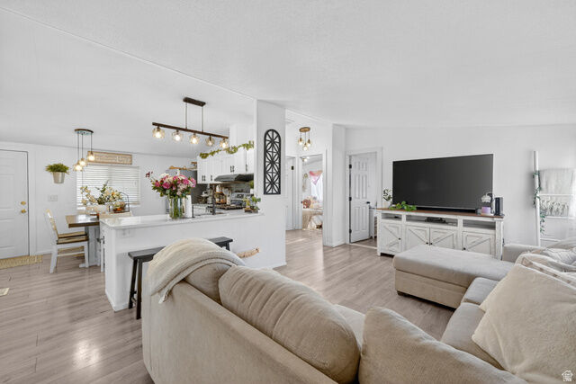 Property Photo:  160 Cushing Way  UT 84041 