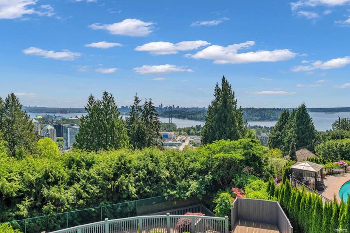 Property Photo: 880 Younette Drive BC V7T 1S9