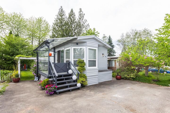 Property Photo: 23387 70A Avenue 4 BC V2Y 2J2