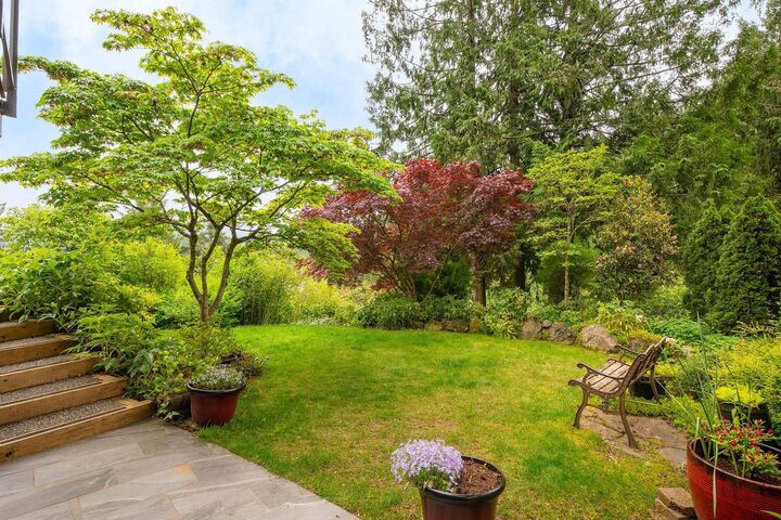Property Photo:  960 Harbour View Place  BC V0N 1G2 