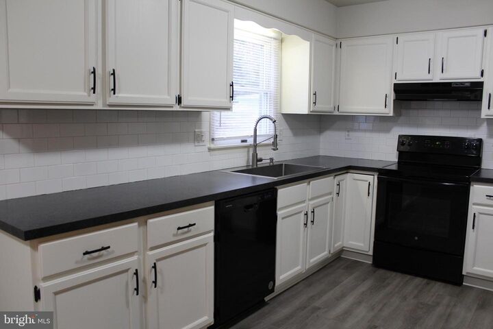 Property Photo:  2103 Foxfire Drive  PA 17055 