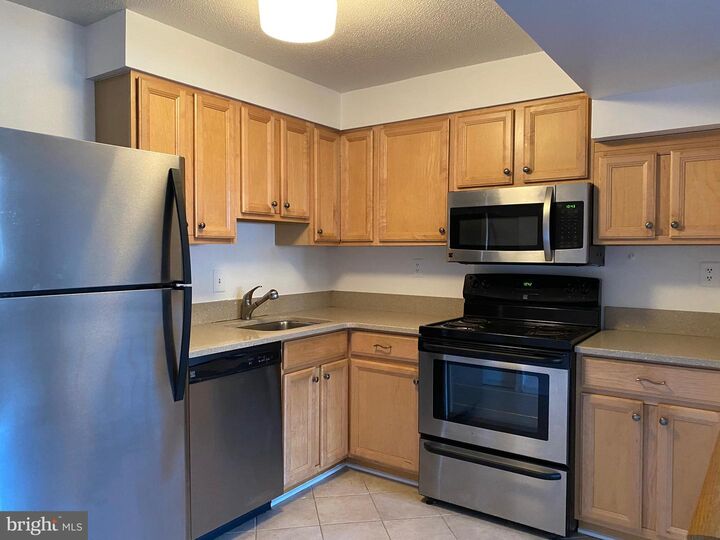 Property Photo:  66 N Bedford Street 66A  VA 22201 