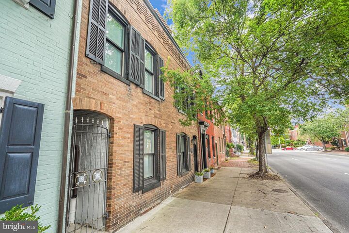Property Photo: 1015 Duke Street VA 22314