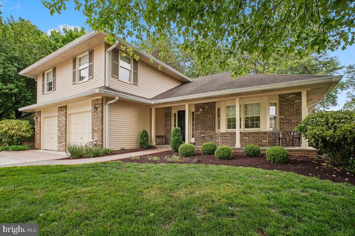Property Photo: 10033 Glencroft Court VA 22181