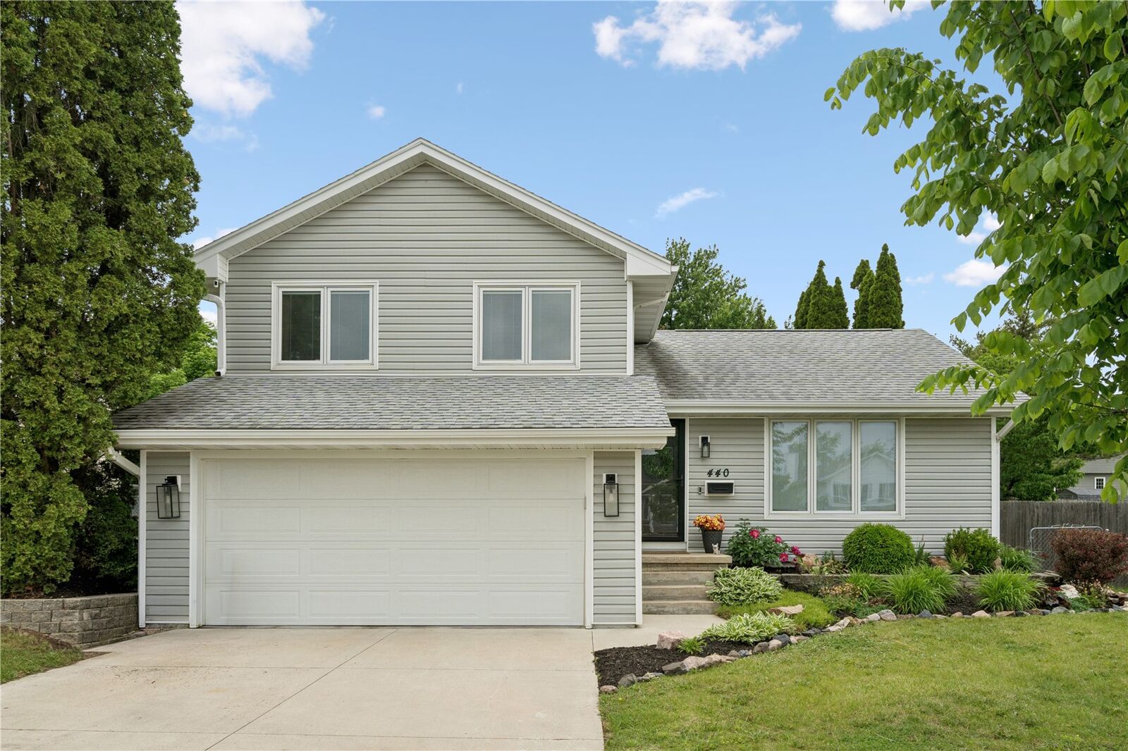 Property Photo:  440 Peace Avenue NW  IA 52405 