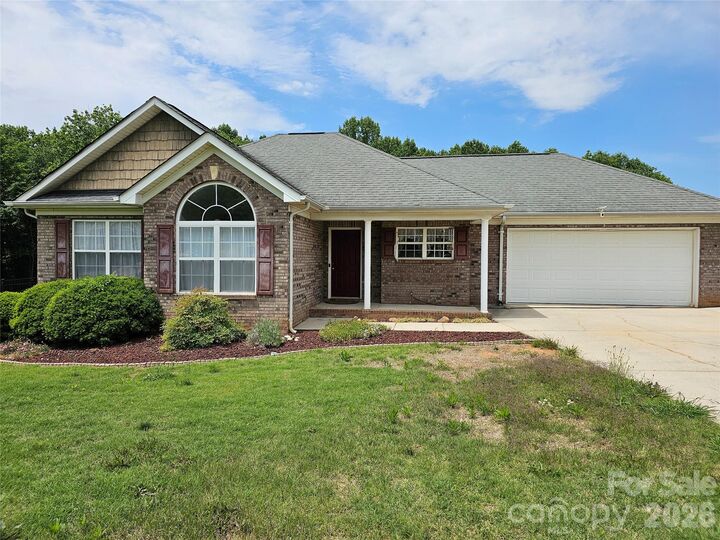 Property Photo: 2823 Gourdvine Drive NC 28103