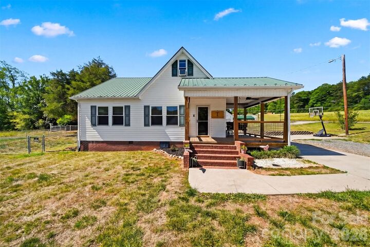 Property Photo:  4039 Hartland Road  NC 28645 