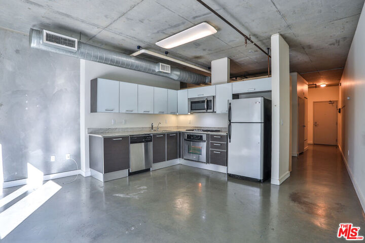Property Photo:  645 W 9th St  CA 90015 