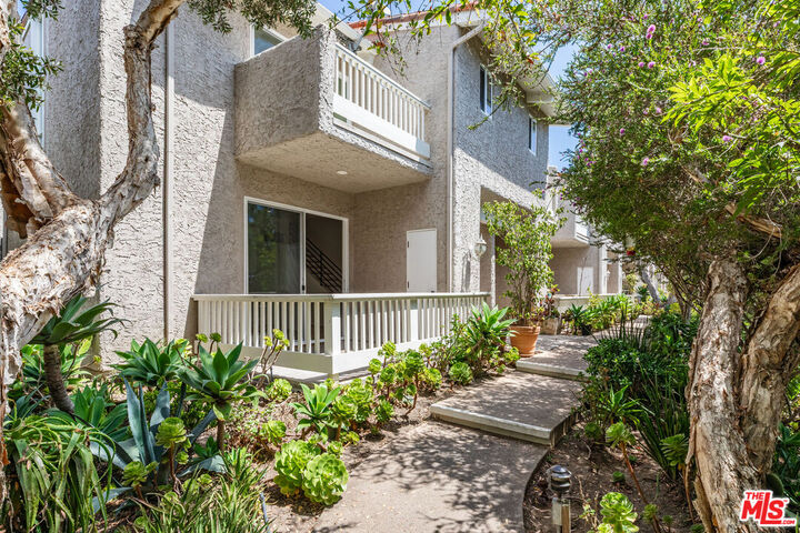 Property Photo: 28368 Rey De Copas Ln CA 90265