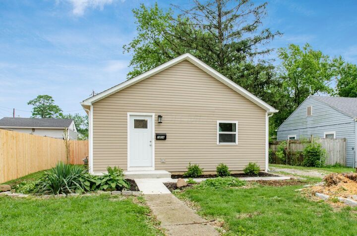 Property Photo: 2804 Grasmere Avenue OH 43211