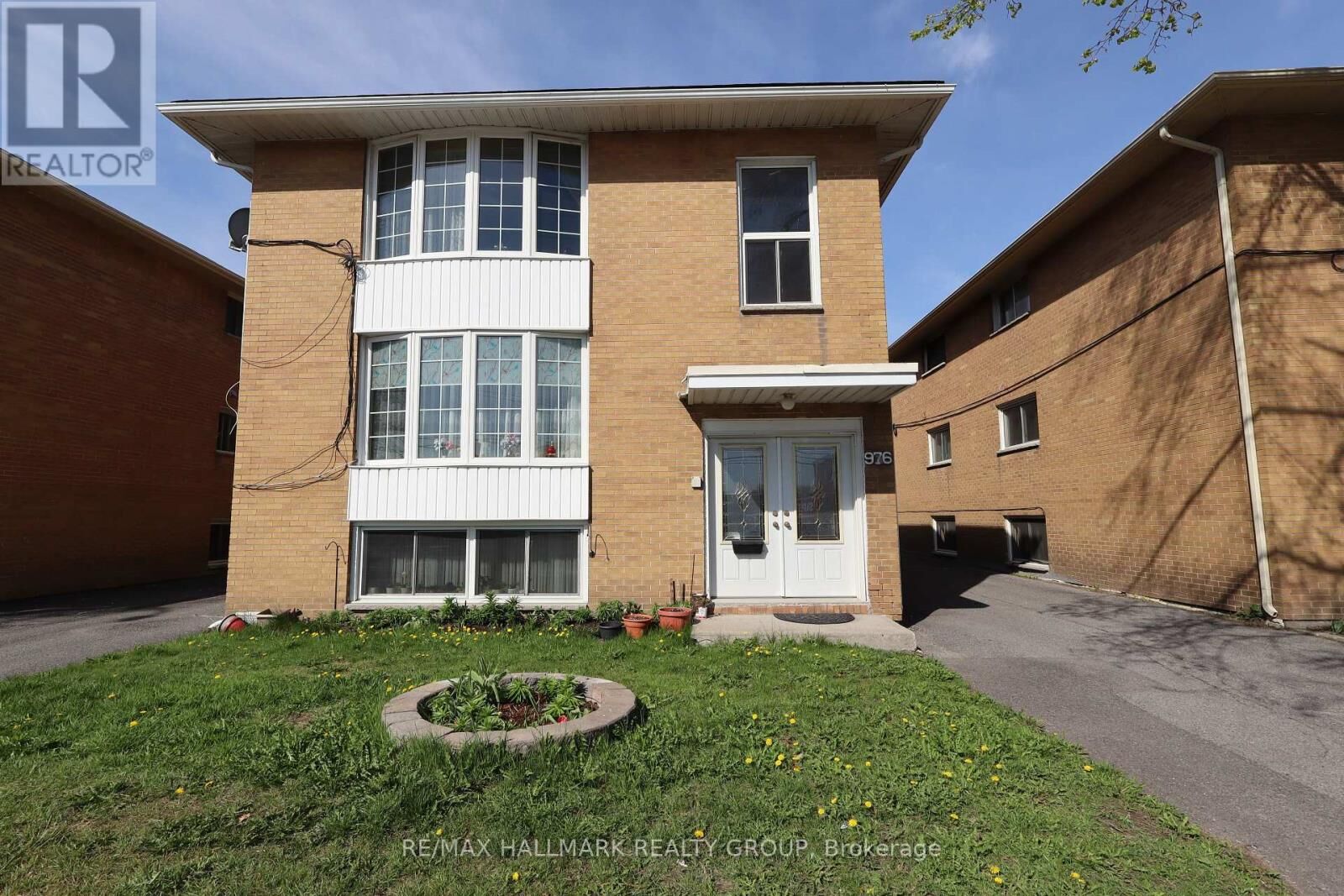 Property Photo:  976 St Laurent Boulevard 2  ON K1K 3B3 