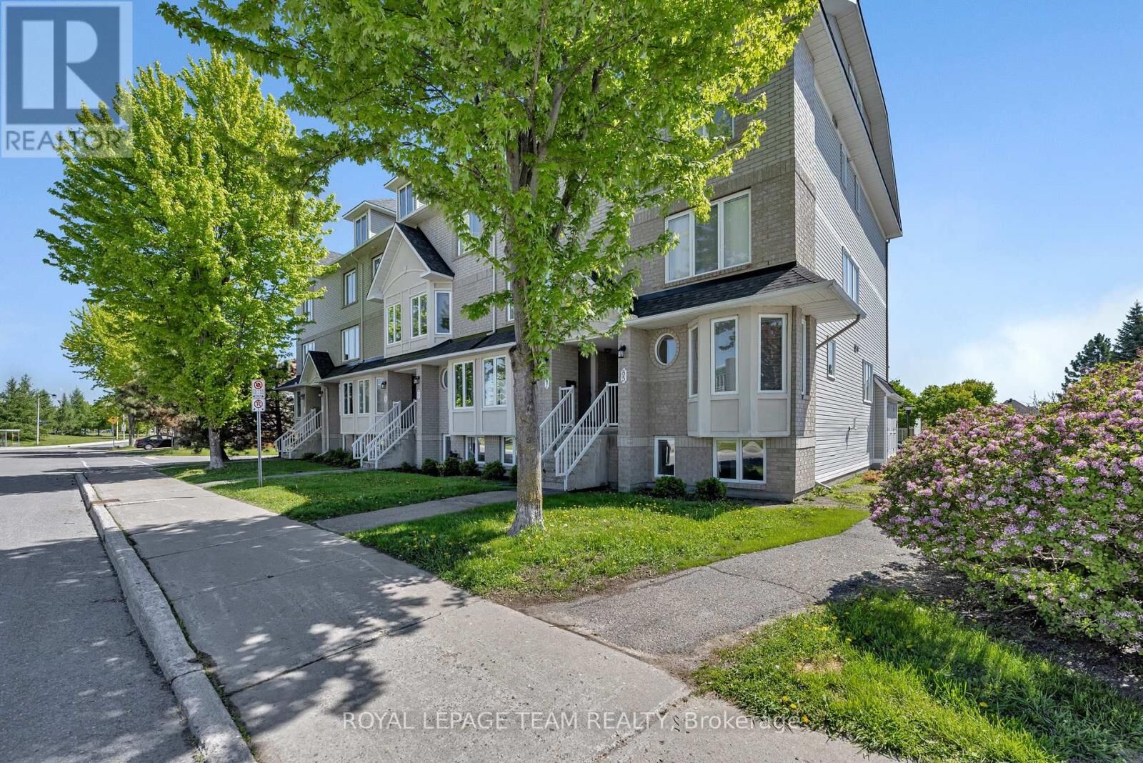 Property Photo:  85 Cresthaven Drive  ON K2G 6T9 