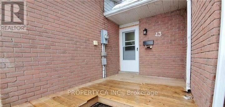 Property Photo:  43 Barrett Crescent  ON L4N 5A4 