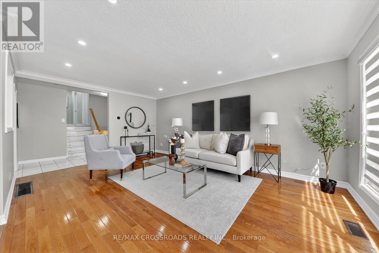 Property Photo: 18 Demarco Boulevard ON M6L 2W1