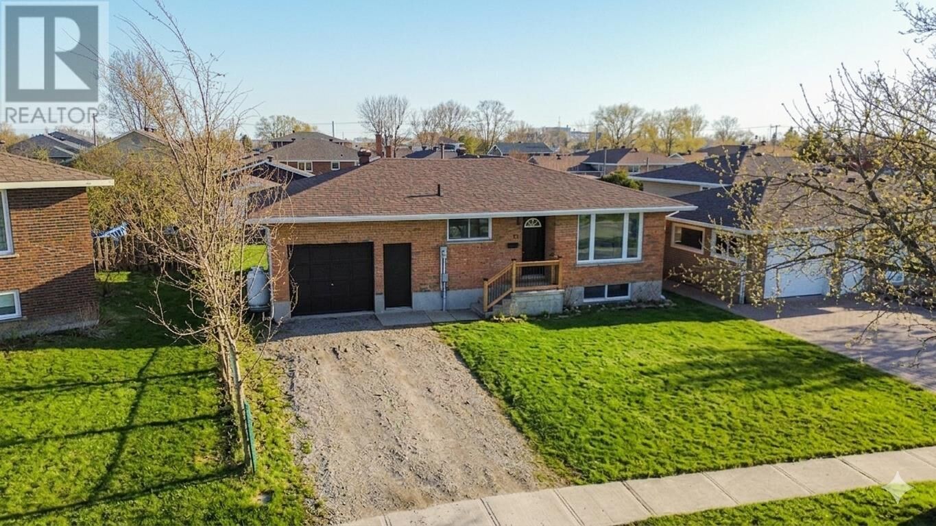 Property Photo:  35 Pozzebon Cres  ON P6C 6A7 