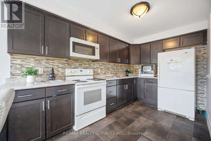 Property Photo: 43 Vodden Court 47 ON L6V 2V7