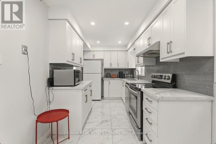 Property Photo: 5013 Northern Lights Circle ON L5R 2P7