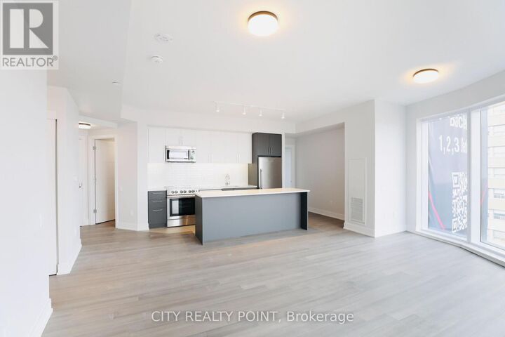 Property Photo:  2525 Bathurst Street 707  ON M6B 2Y9 