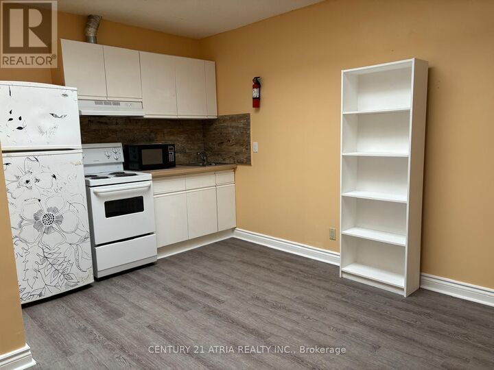 Property Photo: 2828 Danforth Avenue Apt 2 ON M4C 1M1