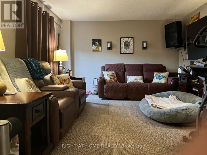 Property Photo:  135 Chalmers Street South 81  ON N1R 6M2 