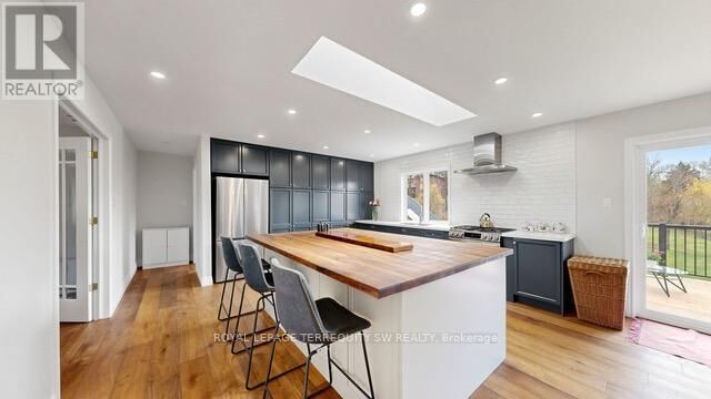 Property Photo: 9 Gilbert Drive Main ON L4G 6W8