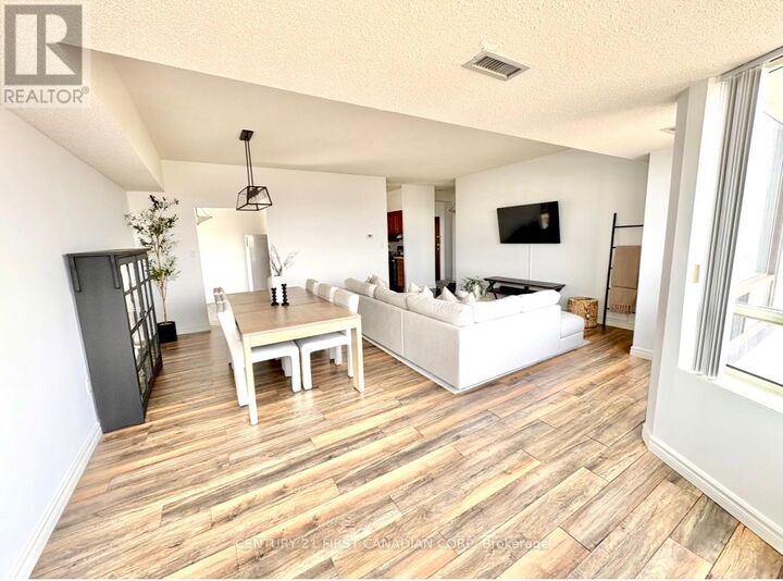 Property Photo:  744 Wonderland Road South 1206  ON N6K 4K3 