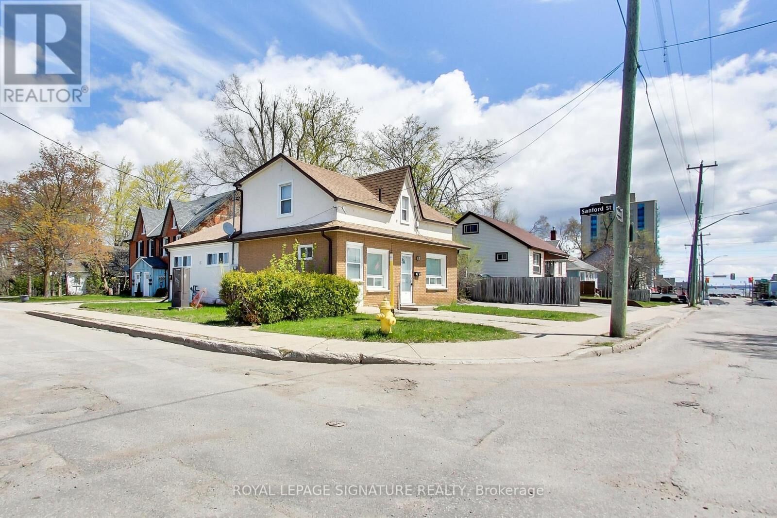 Property Photo:  58 Victoria Street  ON L4N 2H6 