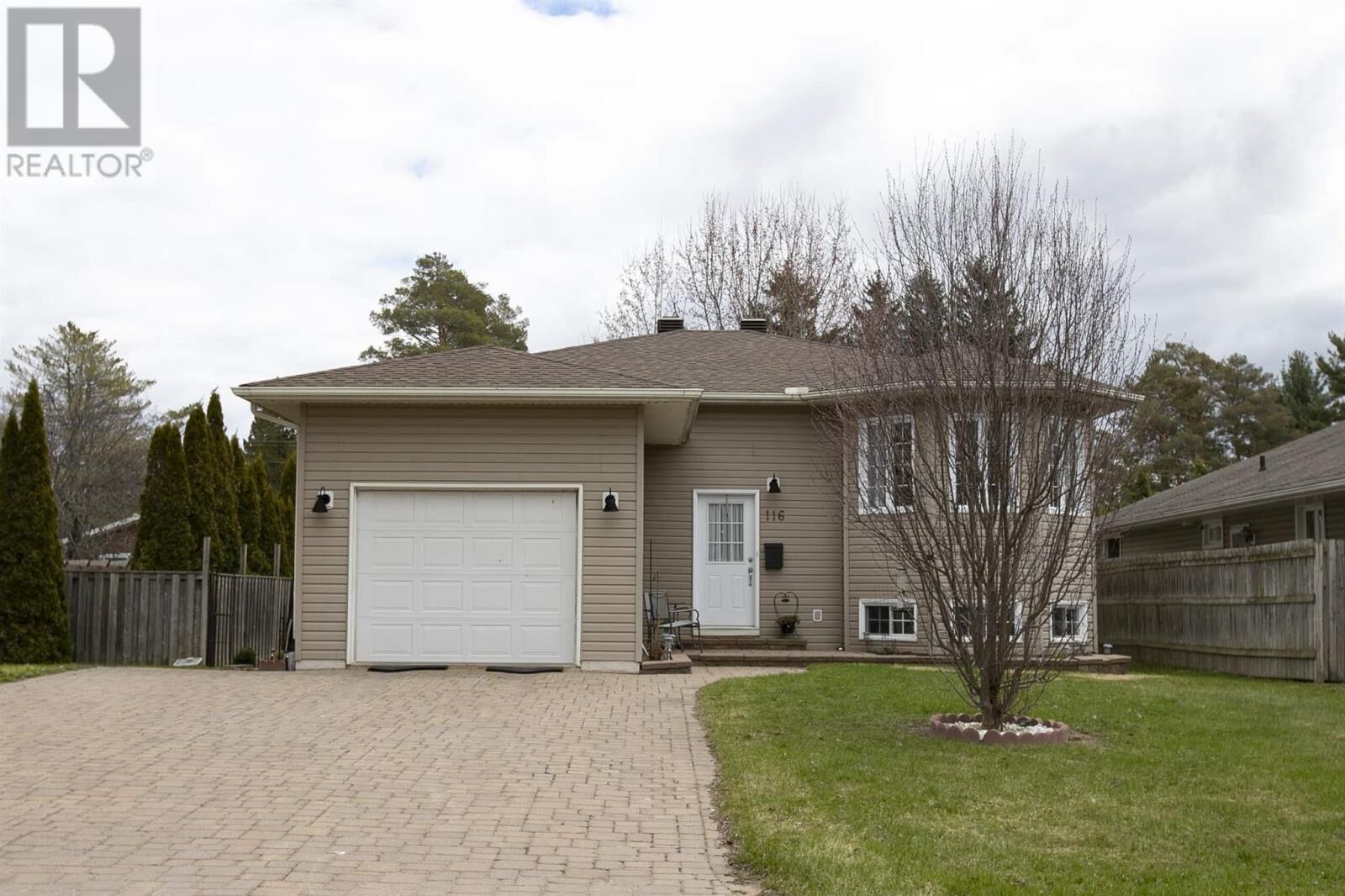 Property Photo:  116 Willowdale St  ON P6A 5Z4 
