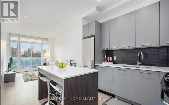 Property Photo:  9471 Yonge Street 316  ON L4C 1V4 