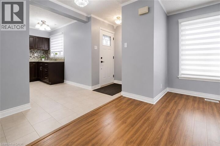Photo de la propriété: 110 Ling Road 7 ON M1E 4V9
