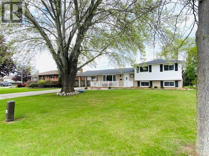 Property Photo:  622 Sandra Crescent  ON N8A 2C6 
