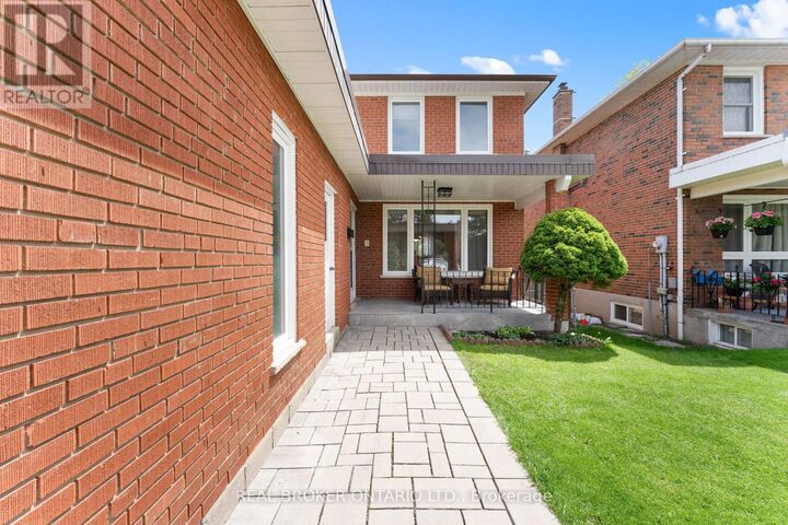 Property Photo:  111 Madawaska Avenue  ON M2M 2R5 