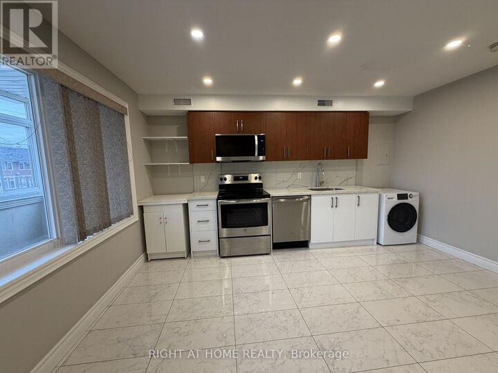 Property Photo: 1543 Dupont Street 1 ON M6P 3S5