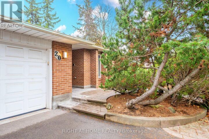 Property Photo: 20 Pine Ridge Lane ON L6W 1G6