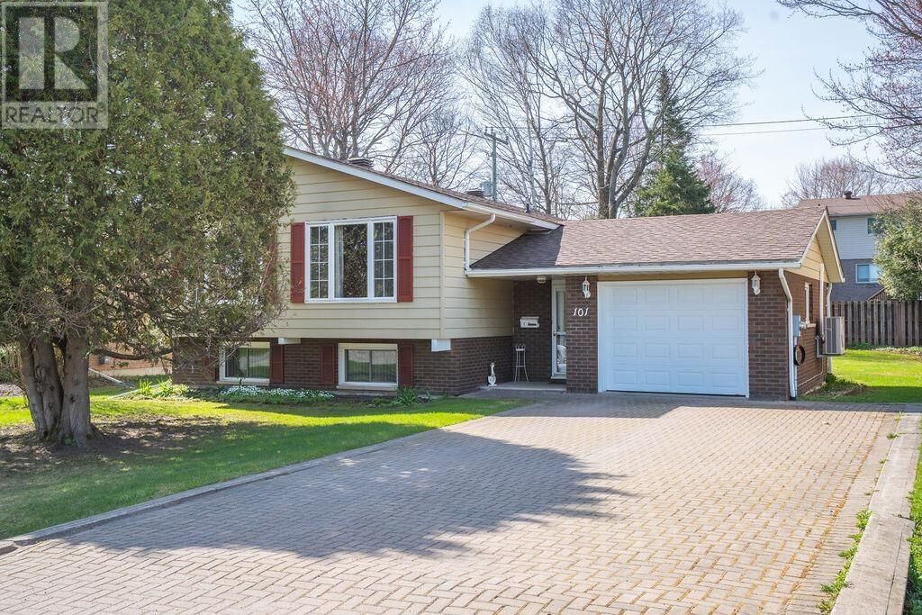 Property Photo:  101 Primrose Dr  ON P6B 4E7 