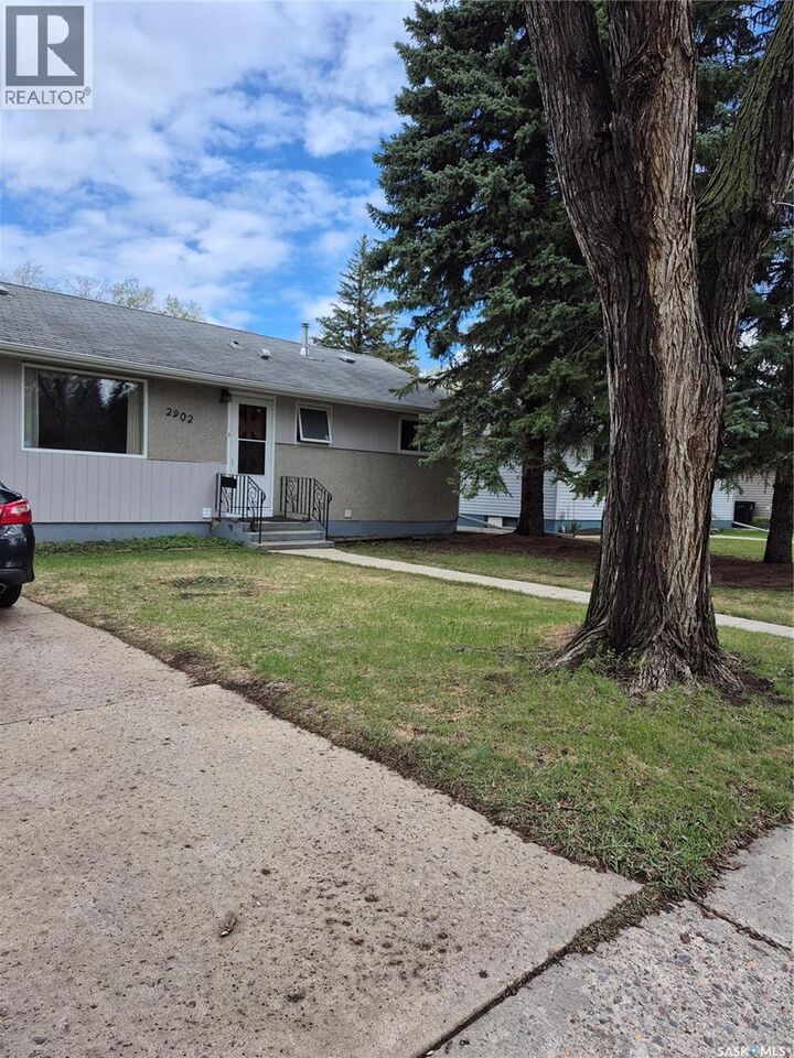 Property Photo:  2902 21st Street W  SK S7M 0W5 