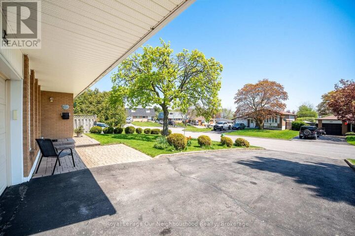Property Photo:  10 Calgary Road  ON L1A 3T8 