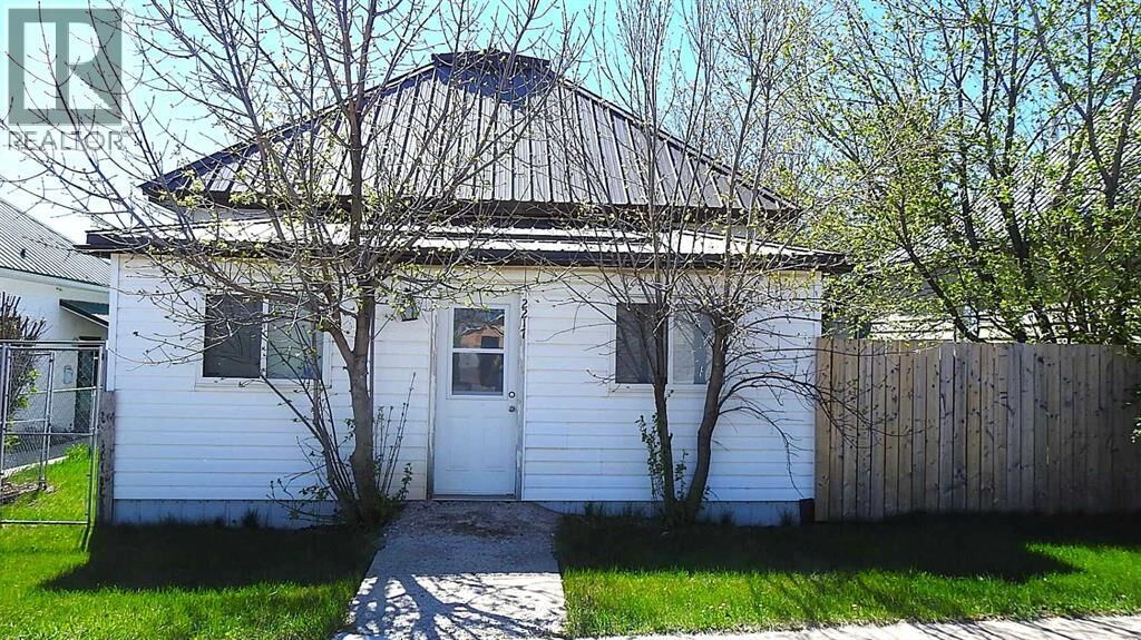 Property Photo:  2217 20 Street  AB T0L 1R0 
