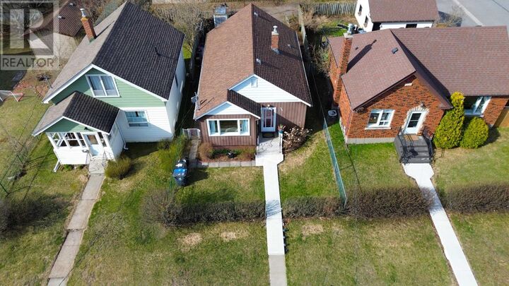 Property Photo:  423 Dawson St  ON P7A 3V6 