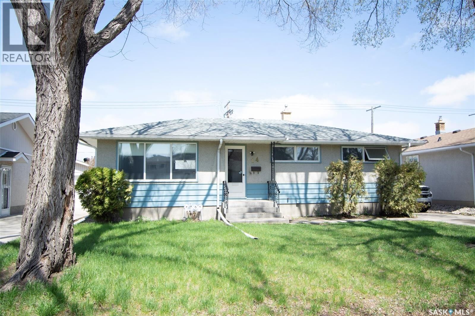 Property Photo:  14 Woodward Avenue  SK S4R 3H1 