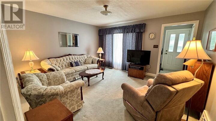 Property Photo:  228 Fourth Avenue  ON P3Y 1M4 