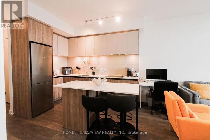 Property Photo:  8 Beverley Glen Boulevard 603  ON L4K 0L5 