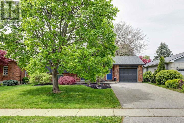 Property Photo: 142 Dufferin Street ON N5H 3B2