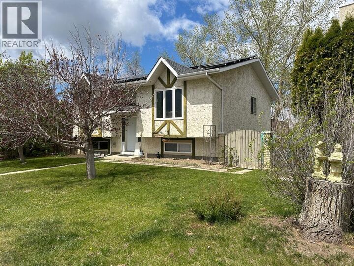 Property Photo:  44 Wildrose Crescent West  AB T1R 0A4 